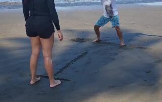 La Primera Clase de Surf de Maritza: Corriendo Olas en Costa Rica